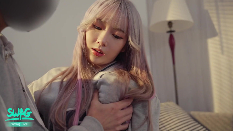 SWAG.live: 남친과 섹스하는 겸둥이 아시아 소녀