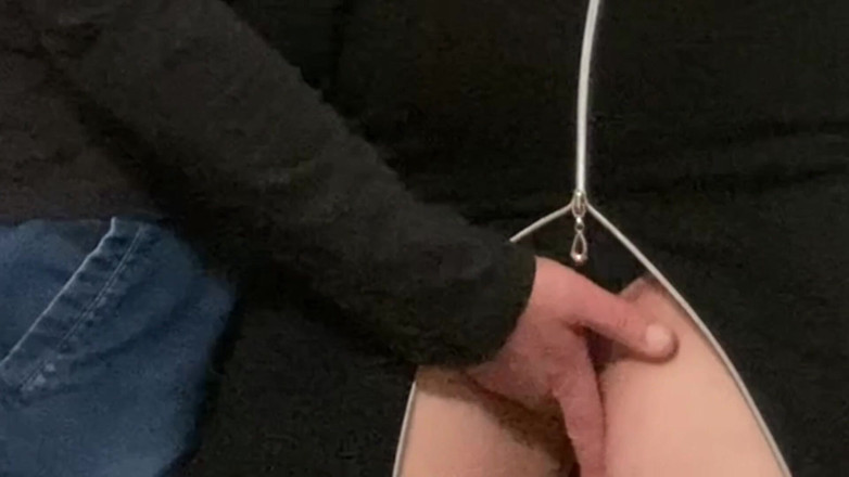 Niki studio: 天哪！在地铁里穿衣服被穿透！用手指抚摸裙底下的陌生人