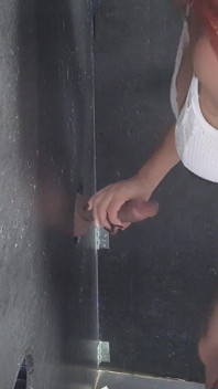 ภรรยาโดนอมควยจากคนแปลกหน้าใน gloryhole!