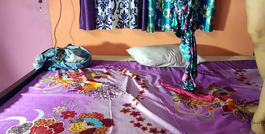 Hemant sarita: Máma švagrová mi řekla, že můj soused je sám v domě, pojď mě...