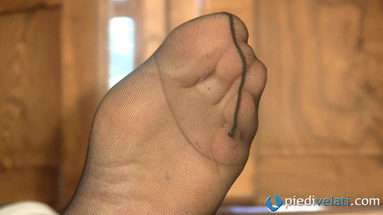 Foot Fetish HD: Oogverblindende babe Marlene speelt graag met haar voeten