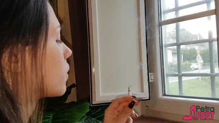 Smokin Fetish: Cewek cantik rambut cokelat suka rokok cerutu