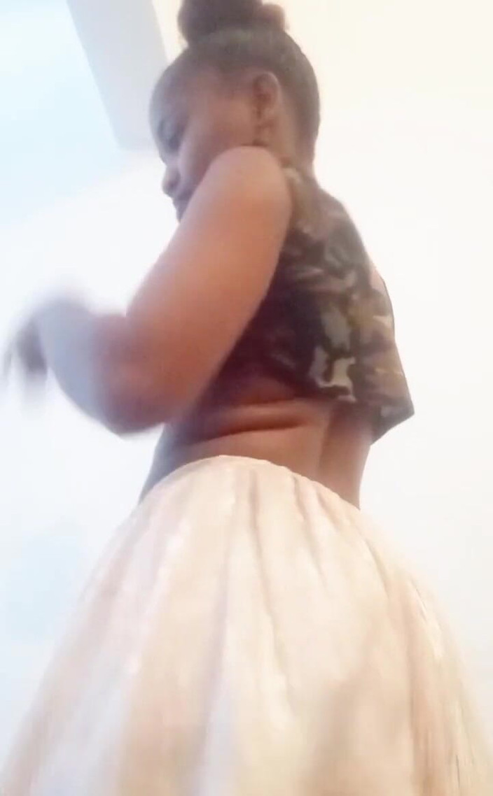 Minayi: Kisses for You Tell Me Your Ideas to Put It...