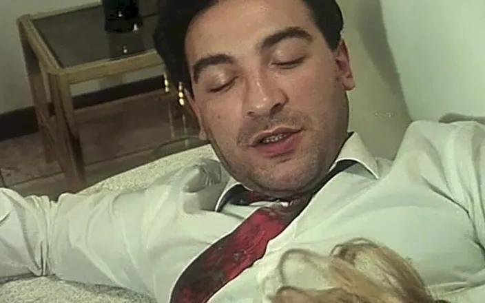 Inhonorof porn: In This 90's House There Are Those Who Fuck in the...