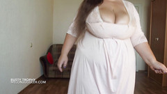 Big Bouncing Boobies: Manželka Nina Doll s trofejí s obrovskými prsy