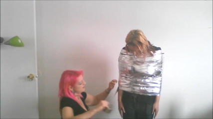 Selfgags classic: Mumificând-o pe Kandy!