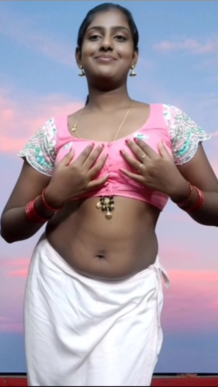 RenuRaj: 初めてのレヌのエキゾチックでホットなルックスと誘惑的な挑発 - デシ・タミルのMILFファイア!レヌラージ