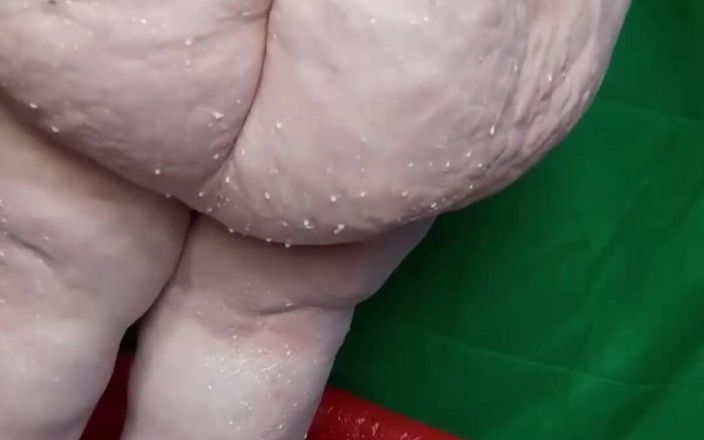 SSBBWLadyBrads: Melkachtige witte godin met melk