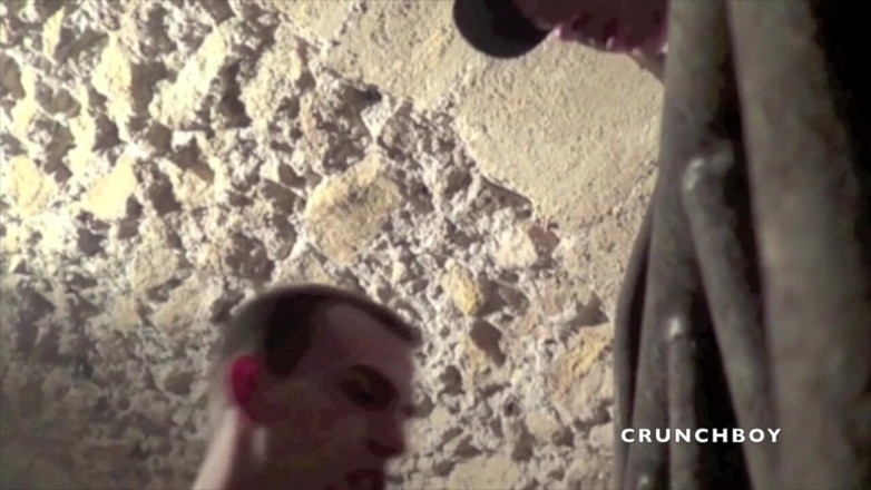 STRAIGHT BOY CURIOUS: Geneukt door geweldige xxl Arabische pik Ni basement