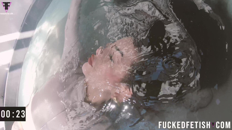 Fucked fetish: 4K Dewi Latin pertama di bawah zakar Bplay Swinsuit Water