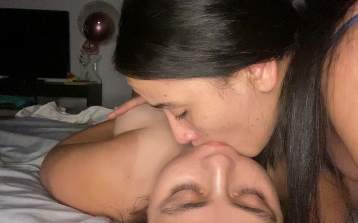 Zoe & Melissa: Lesbian Sucks Me Deep My Huge Tongue