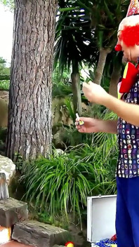 Palyaço seksi sıska Suhaila'yı büyük yarağıyla teselli ediyor