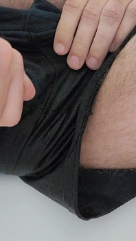 Zapnul jsem se při čůrání mých boxerů, tak jsem si to vyhoněl