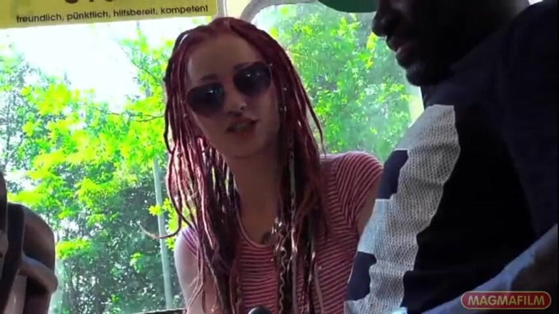 Magmafilm: Německá Emo Dívka S Dredy A Piercingem