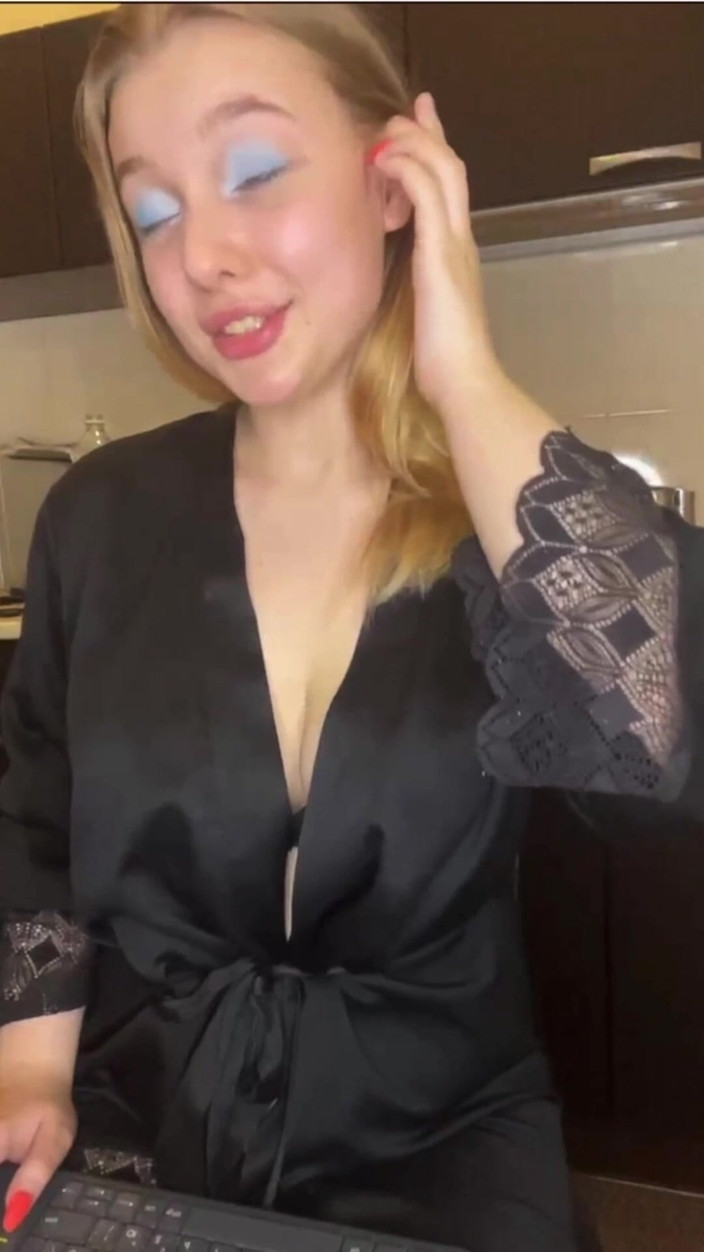 JuiceLussie: Heiße amateurin sitzt auf deinem gesicht und masturbation