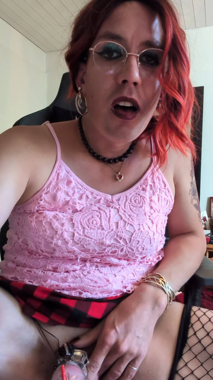 Killitoris: E-stim, Sissy im käfig abspritzen