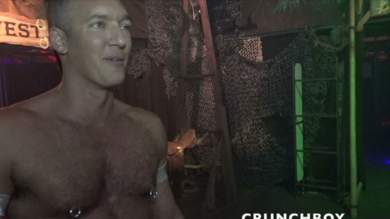 NEW BAREBACK GENERATION 2022: Joven sumiso follado por un chico musculoso y peludo