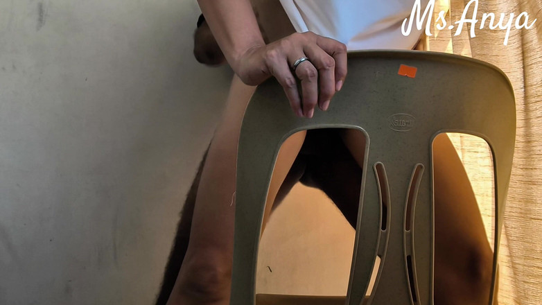 naanya: बड़ा भाई इतना उत्साहित था कि उसने तुरंत गेट पर गिरा दिया ।