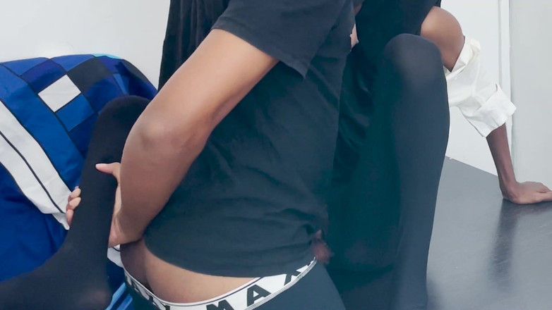Petite Erotic Africa: Cette petite black aime prendre cette grosse bite