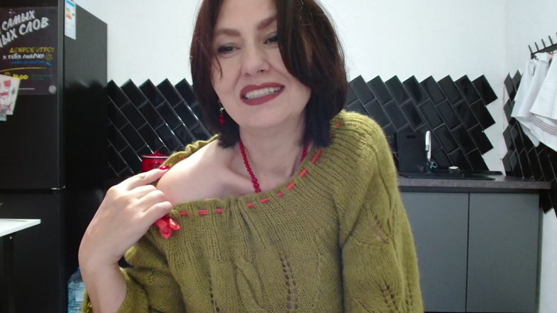 ANGELA_LADY: Madura te seduce sin estar completamente desnuda