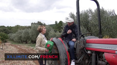 French girls at work: Trojka se 2 prsatými zralými ženami