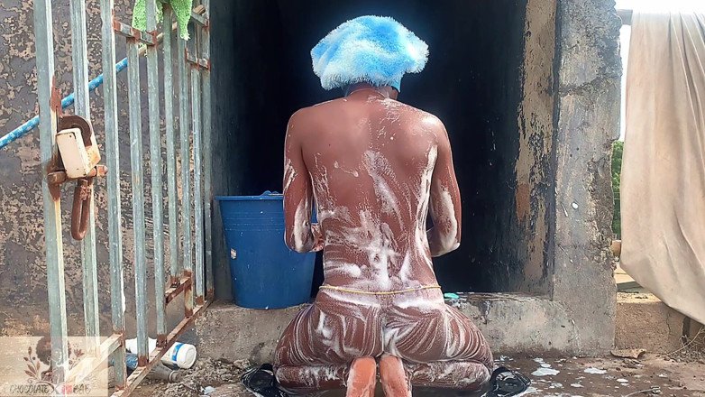 Naturelle Chocolat: Hot Village Style Bathing, Love Feeling the Breeze Blow on...