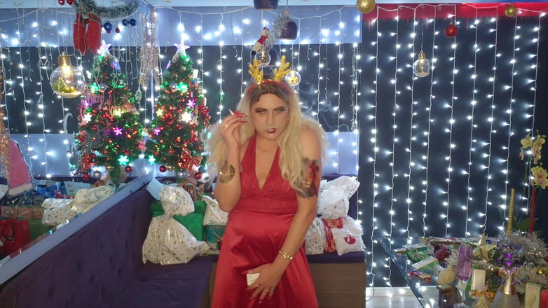 HollyCox: Guardami fumare misty 120s da vicino in rosso festivo