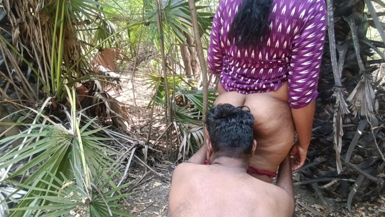 Apple baby: Ibu rumah tangga nyepong dan jilat hutan di luar ruangan
