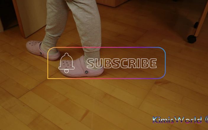 KimisWorld: Брудні білі шкарпетки - висячі і дражнять ногами в поті