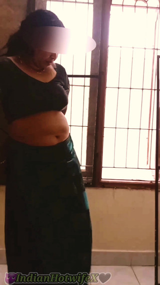 RenuRaj: देसी तमिल गोल-मटोल पत्नी लक्स साड़ी पहनती है छेड़-छाड़ स्तन दिखाती है पेट बालों वाली चूत गांड! Indianhotwifex