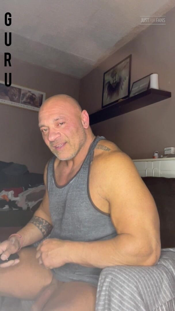 Mr. Guru: Hablar después de sacudirse. Mr Guru culturista en casa