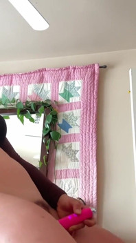 Cô vợ nóng bỏng cucks bạn qua facetime