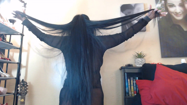 Abby Anna: Cheveux longs qui se brossent