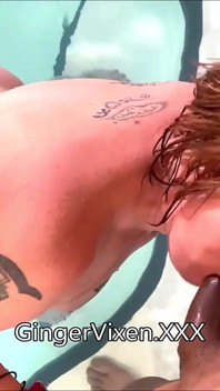 Mamada y follada junto a la piscina