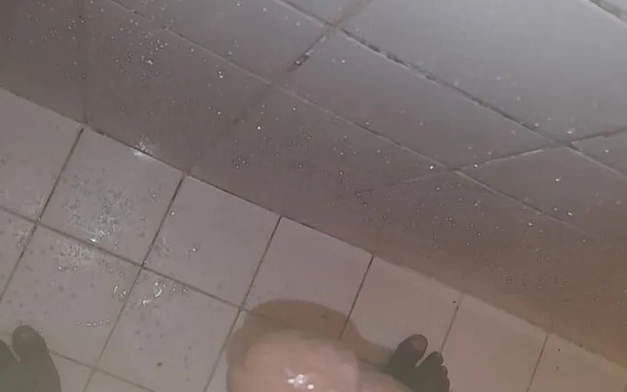 Black guy: Jerking off S6 E5