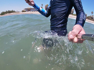 Cool Body: Surfista viene eretto nella sua Lycra per il piacere del...