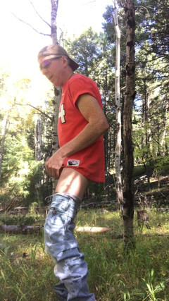 Adam Kaye: Гаряча модель Адам Кей демонструє свій член і дупу в лісі