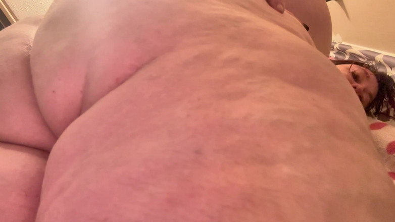 BellaBlast: Ležela pode mnou, když jsem stříkala začarovaný bubbly prdy do...