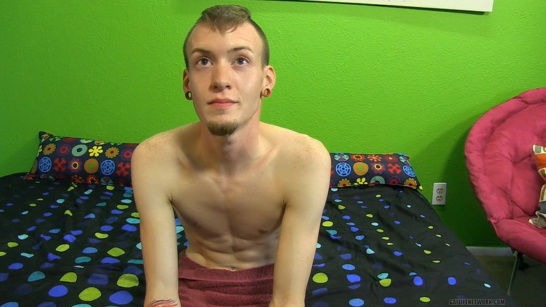 Lollipop Twinks: クリスは3Pを試してみたい。誰でも。