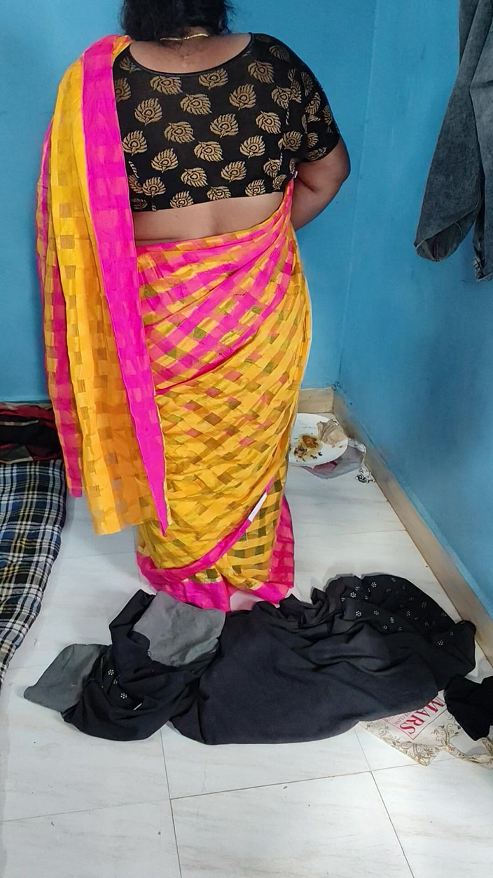 Tamil lesbian: हॉट बात करना और ड्रेस पहनना
