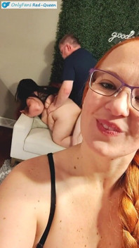 Cuckquean selfie - fru tittar på och filmar sig själv bli cucked av yngre 4'10 tjock latina