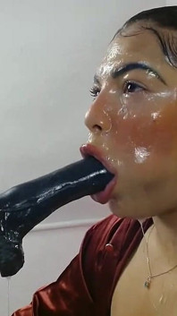 Đút sâu vào họng mạnh bạo