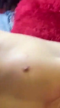 Model latina lagi asik nyepong kontol eksklusifnya
