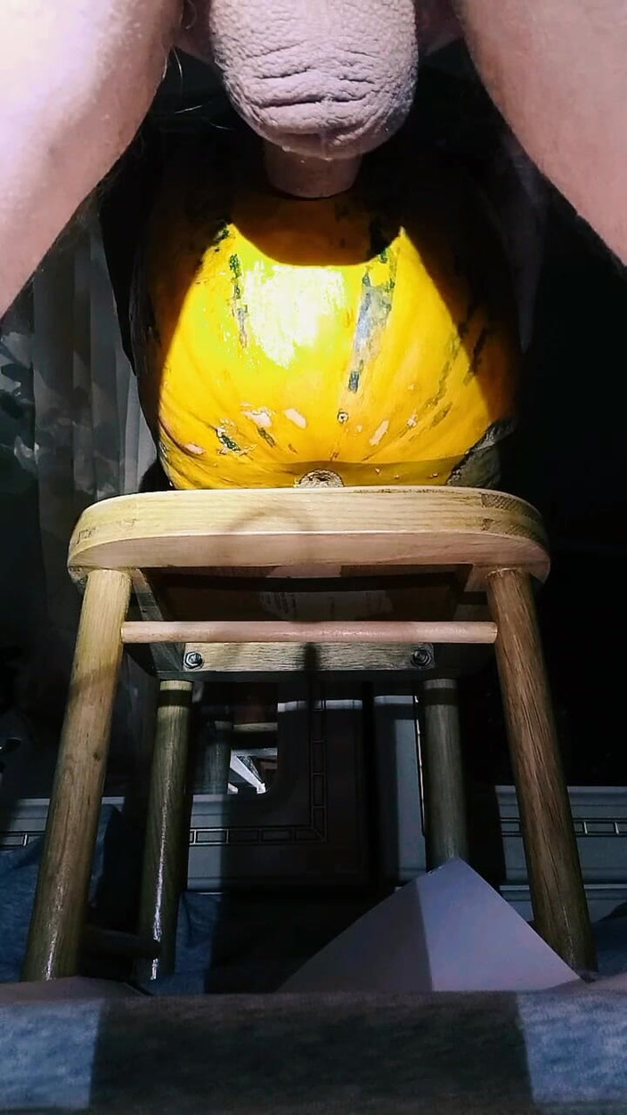 White Ukrainian Dick: कमबख्त कद्दू पसंद है!