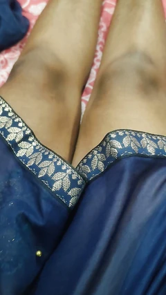 Desi Bhabhi Handjob