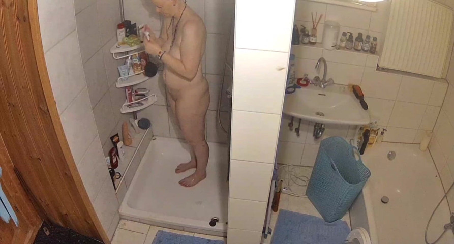 Caught Taking a Shower (Kittie No One)