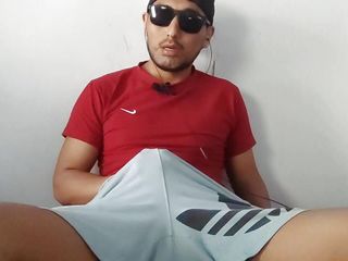 Hornyboy2058: 戴着太阳镜的激烈自慰