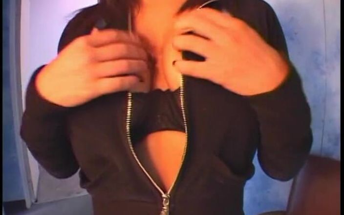 Porncentro: 성인 DVD의 컷 장면을 볼 수있는 기회를 놓치지 마세요 "교사 따먹기"