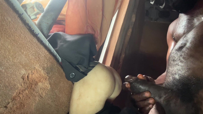 Bangcum8: Sto cercando di sborrare con un cucciolo enorme stretto