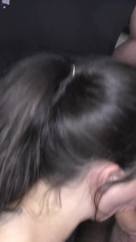 Heiße MILF und teenager teilen mehrere cumshots